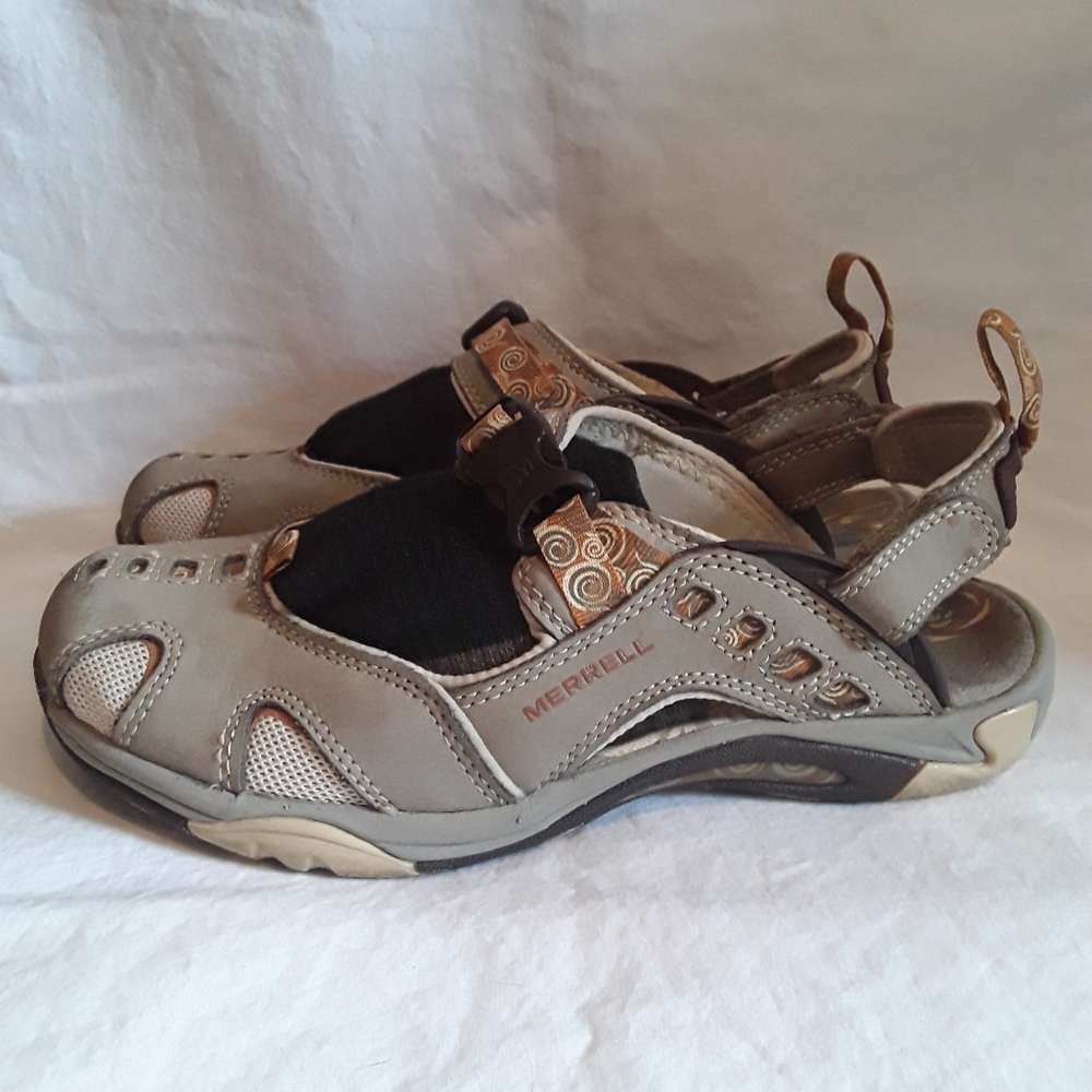 Merrell/tan/brown strap outdoor sandals/mary jane brown sandals/women's size 6